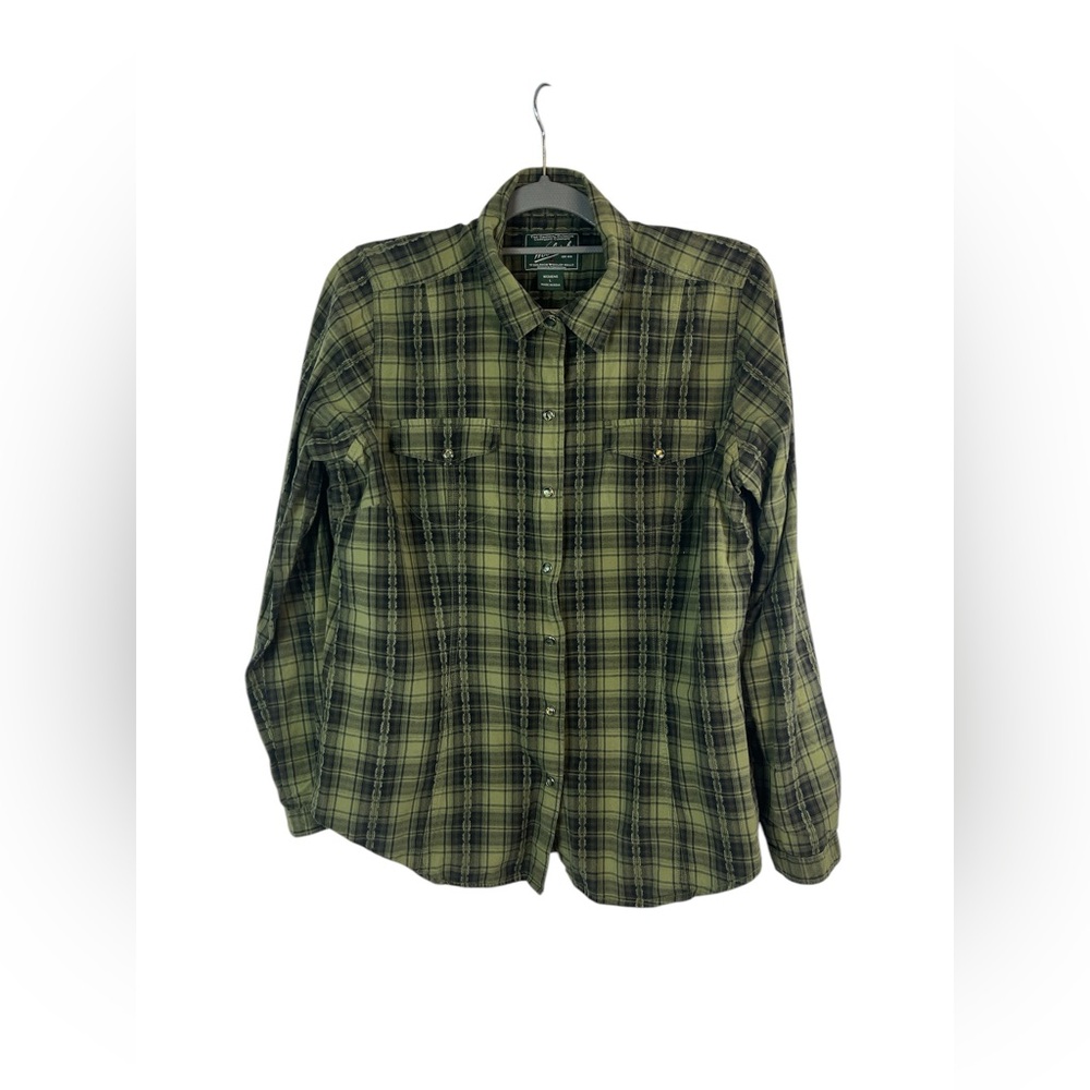 Woolrich woman’s green and black plaid pearl snap long sleeve shirt size large